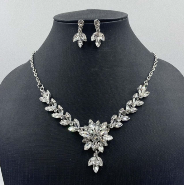 Set Halskette und Ohrringe mit AAA-Zirkonia, Blumenstil