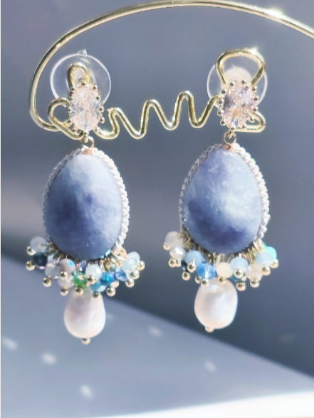Orecchini con Ametista Naturale e Perle "Segreto blu", (ago d'argento)
