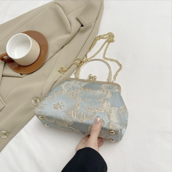 Pochette da sera vintage in broccato floreale, borsa a mano con nappa e catena