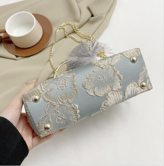 Pochette da sera vintage in broccato floreale, borsa a mano con nappa e catena