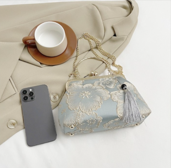 Pochette da sera vintage in broccato floreale, borsa a mano con nappa e catena