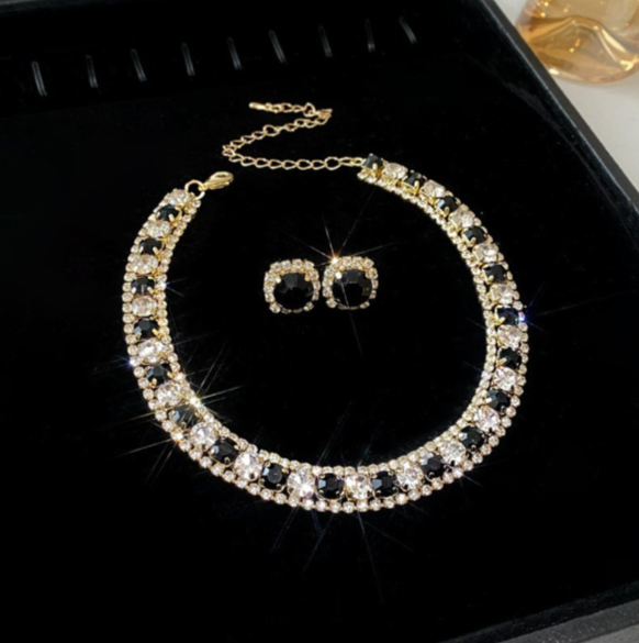 Set Halskette und Ohrringe mit AAA-Zirkonia