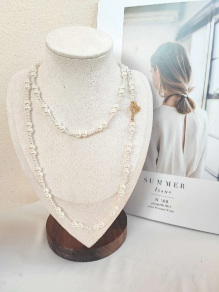 Collana vintage a doppio filo di perle lunga