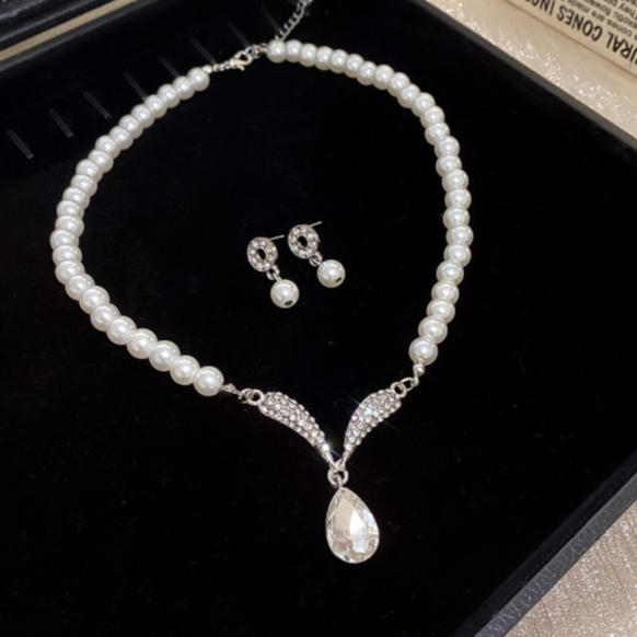 Set Collana e Orecchini con Perle e Zirconi, Stile Vintage