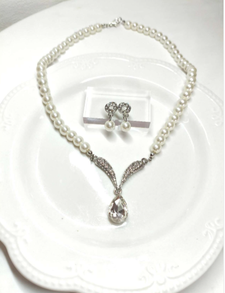 Set Collana e Orecchini con Perle e Zirconi, Stile Vintage