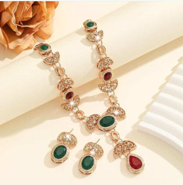 Set collana e orecchini con zirconi smeraldo e rosso