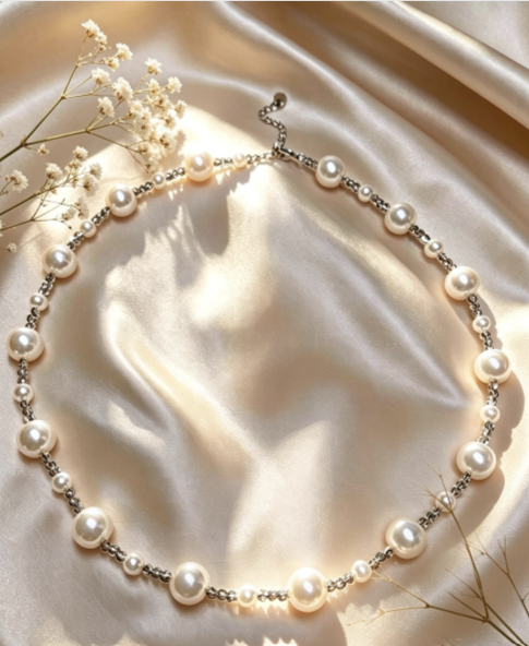 Collana elegante con perline bianche, catena a perline di ispirazione vintage