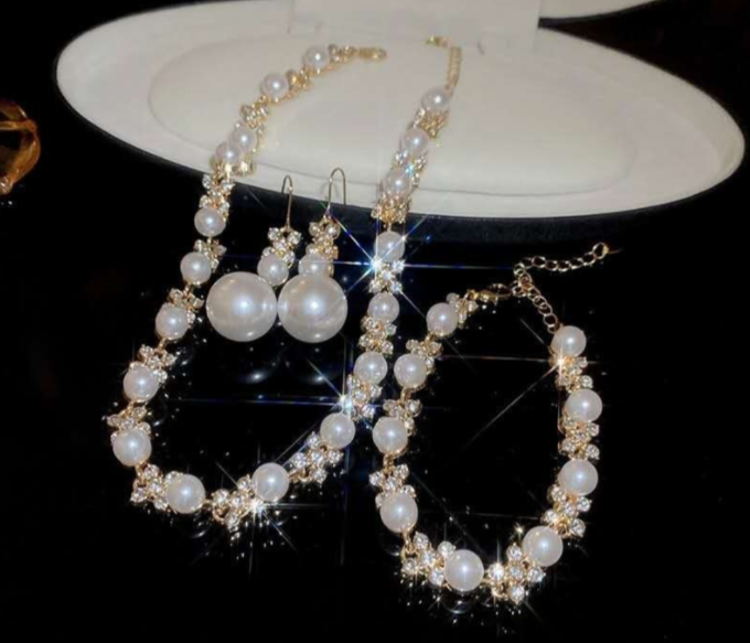 Fashion set COLLANA E ORECCHINI di zirconi, cristalli e perle 2 PEZZI