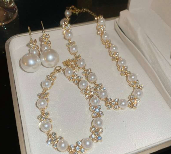 Fashion set COLLANA E ORECCHINI di zirconi, cristalli e perle 2 PEZZI