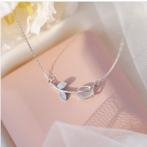 Halskette aus 925er Silber mit Tulpenanhänger, Mondstein und Zirkonia, verstellbare Kette