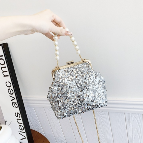 Pochette da Sera in Paillettes Argentate con Maniglia in Perle e Catena Staccabi