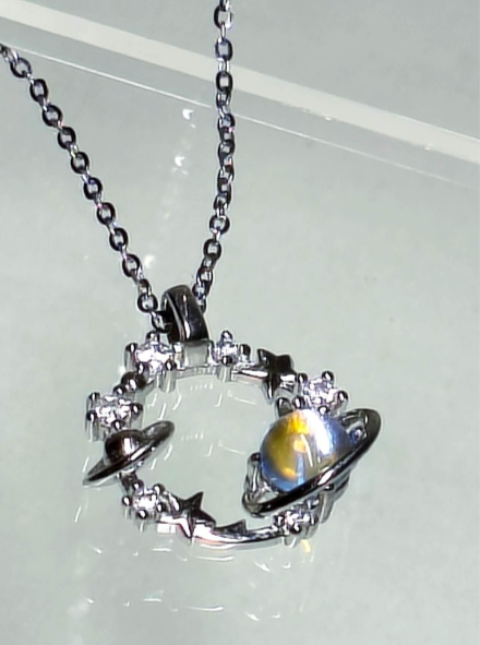 Halskette aus 925er Silber mit Opal-Sternenhimmel-Anhänger, Weltraum-Thema