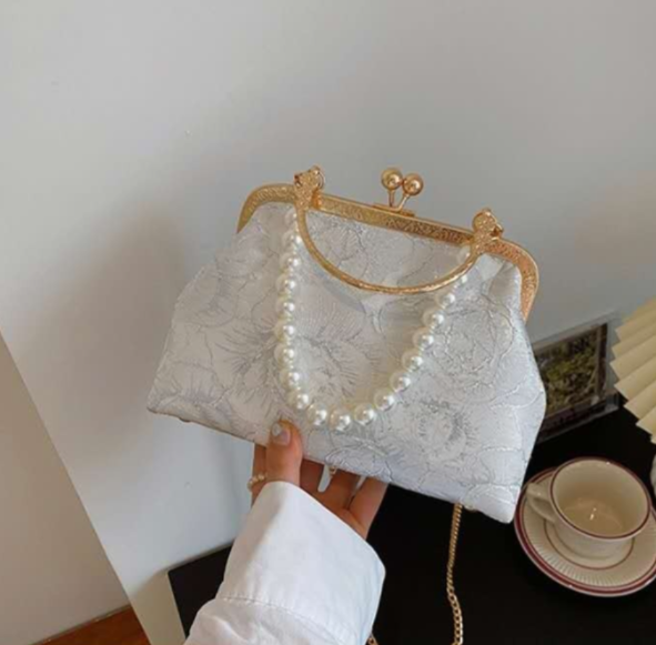 Clutch aus weißem Seidenbrokat mit Blumenmuster, Handtasche mit Perlen