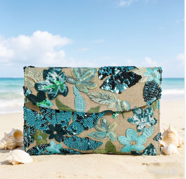 Handbestickte Strohclutch mit Pailletten