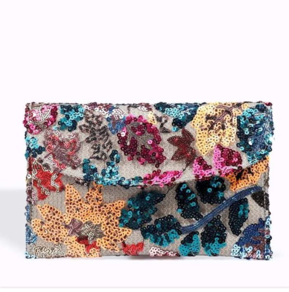 Handbestickte Strohclutch mit Pailletten