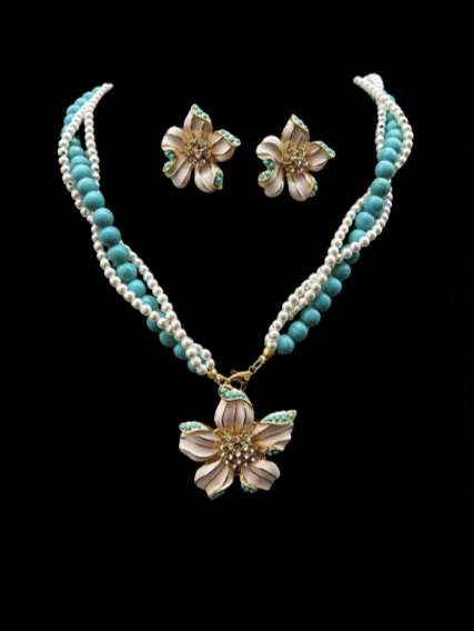 Set aus natürlichen türkisen Steinen und Perlen mit bemalten Emailleblumen, 2-teilig