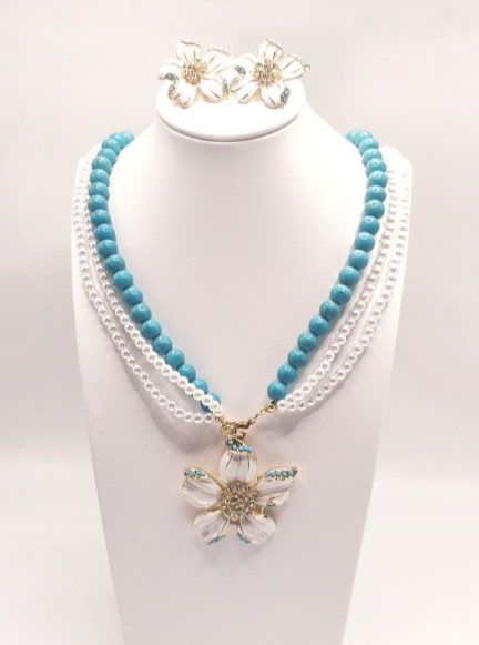 Set aus natürlichen türkisen Steinen und Perlen mit bemalten Emailleblumen, 2-teilig