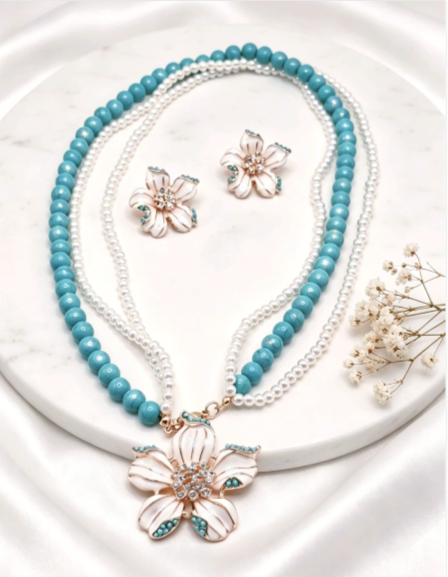 Set aus natürlichen türkisen Steinen und Perlen mit bemalten Emailleblumen, 2-teilig