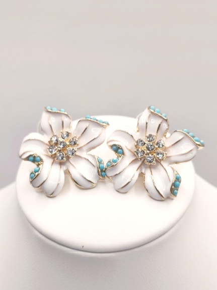 Set aus natürlichen türkisen Steinen und Perlen mit bemalten Emailleblumen, 2-teilig