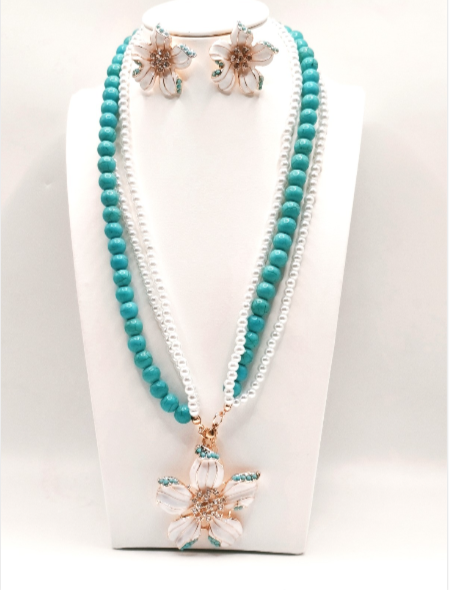 Set aus natürlichen türkisen Steinen und Perlen mit bemalten Emailleblumen, 2-teilig