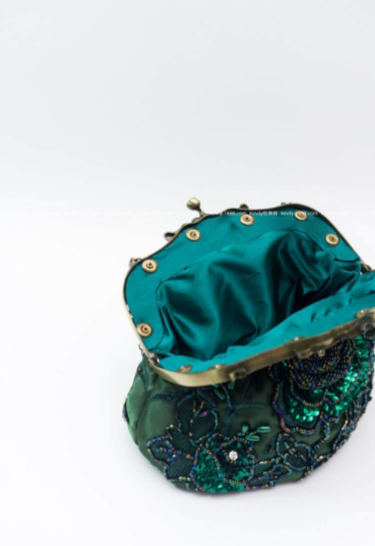 Pochette artigianale "Camelia Smeraldo", verde smeraldo con perline e lustrini