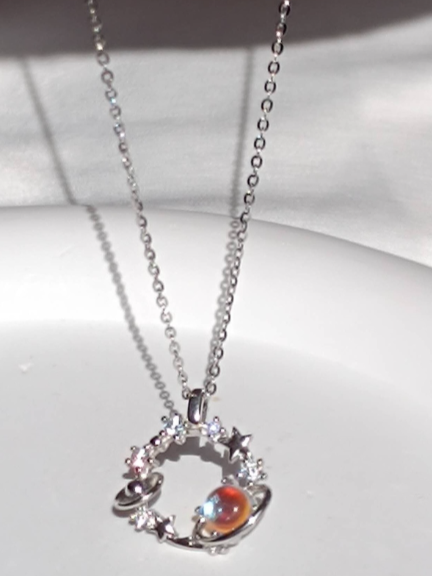 Halskette aus 925er Silber mit Opal-Sternenhimmel-Anhänger, Weltraum-Thema
