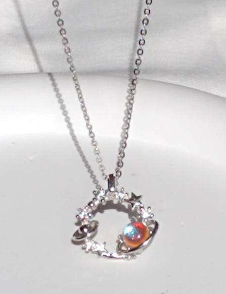 Halskette aus 925er Silber mit Opal-Sternenhimmel-Anhänger, Weltraum-Thema