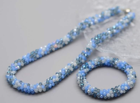 Handgefertigtes Set aus geflochtenen Kristallen mit Magnetverschluss, 2-TEILIG