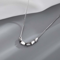 Trendy collana in argento 925 minimalistica con piccoli cubi lisci