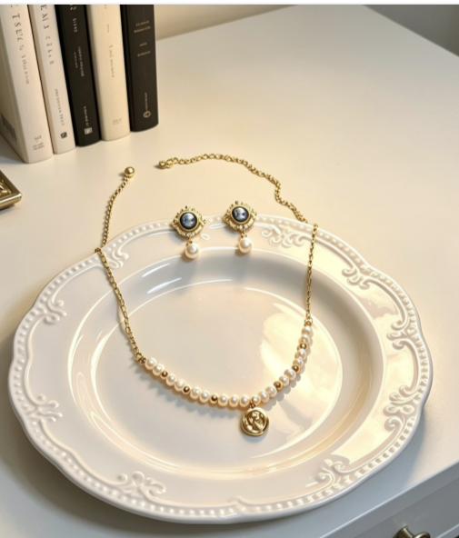 Vintage Schmuckset Kamée und Naturperlen, Halskette und Ohrstecker Silber