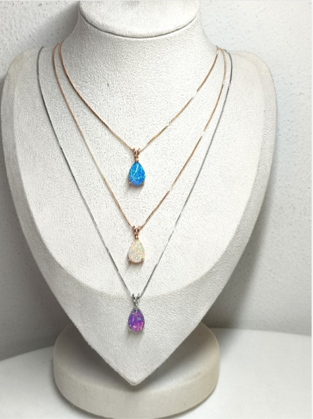 18K vergoldete Kette mit tropfenförmigem Opal