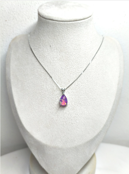 18K vergoldete Kette mit tropfenförmigem Opal