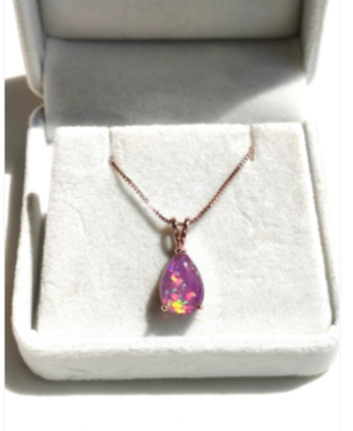 18K vergoldete Kette mit tropfenförmigem Opal
