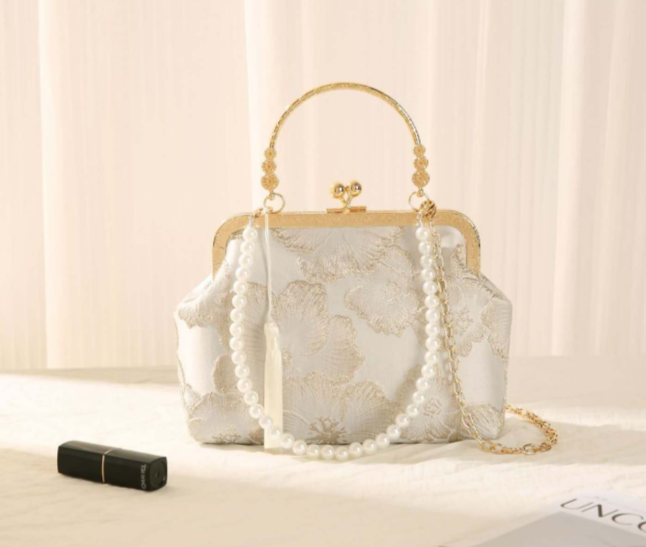 Bestickte Handtasche mit großen Blumenmustern