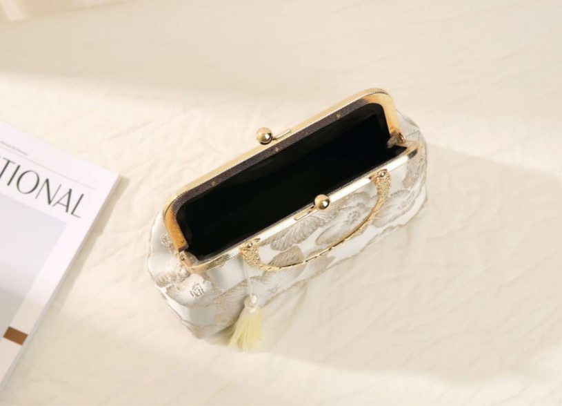 Bestickte Handtasche mit großen Blumenmustern