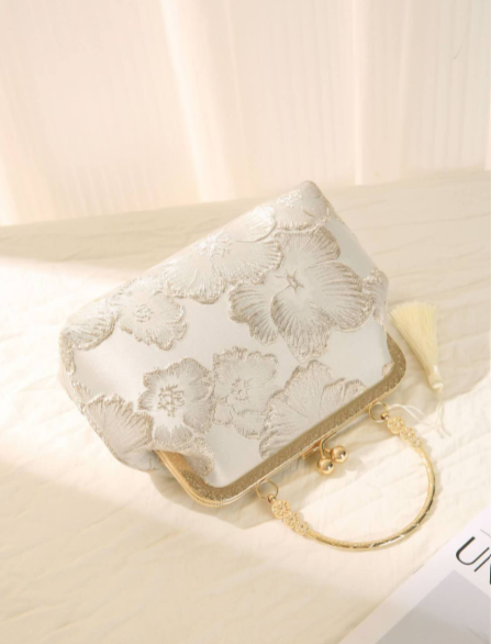 Bestickte Handtasche mit großen Blumenmustern