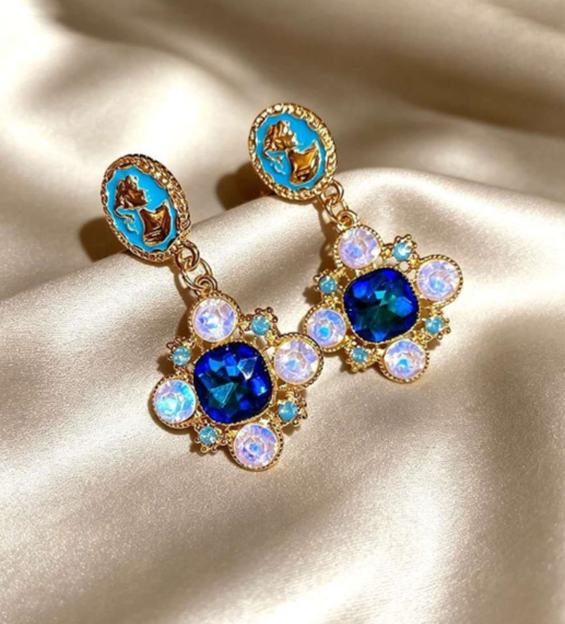 Vintage-Ohrringe mit Beauty-Head aus Zirkonia und Saphirblau (Silbernadel)