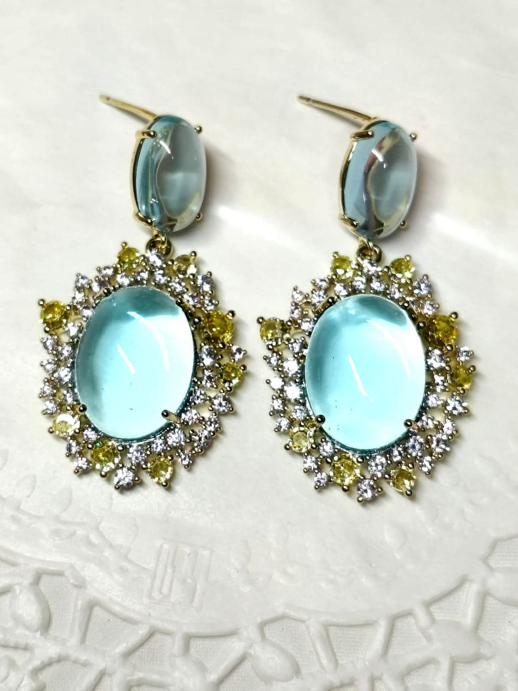Orecchini pendenti con zircone blu acquamarina, perni in argento sterling