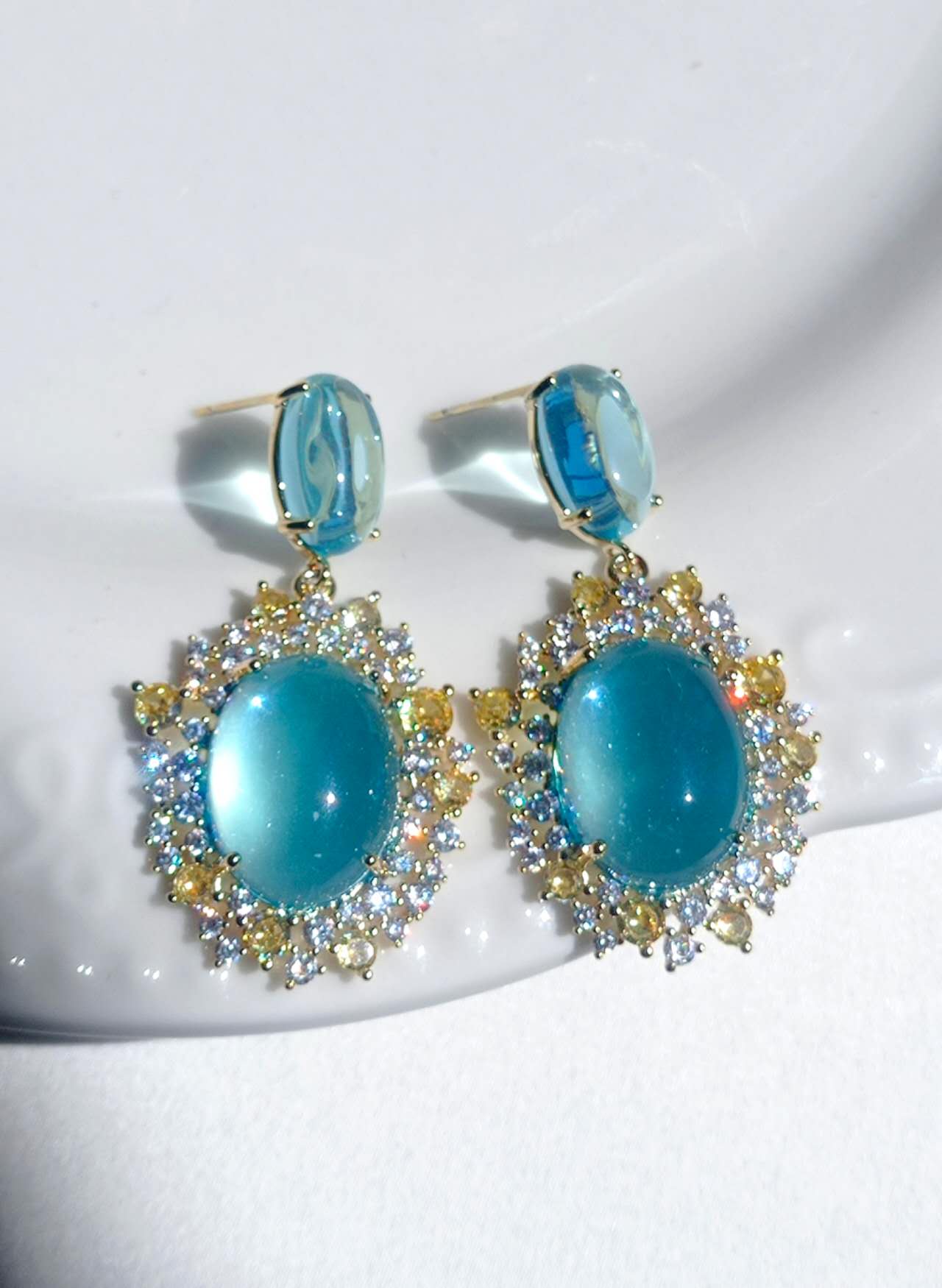 Orecchini pendenti con zircone blu acquamarina, perni in argento sterling