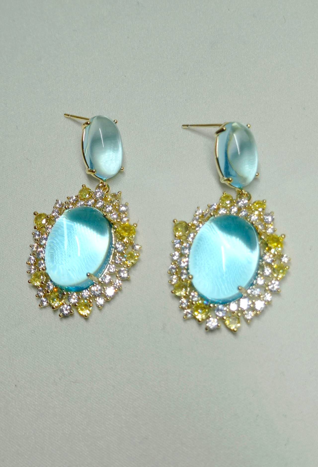 Orecchini pendenti con zircone blu acquamarina, perni in argento sterling