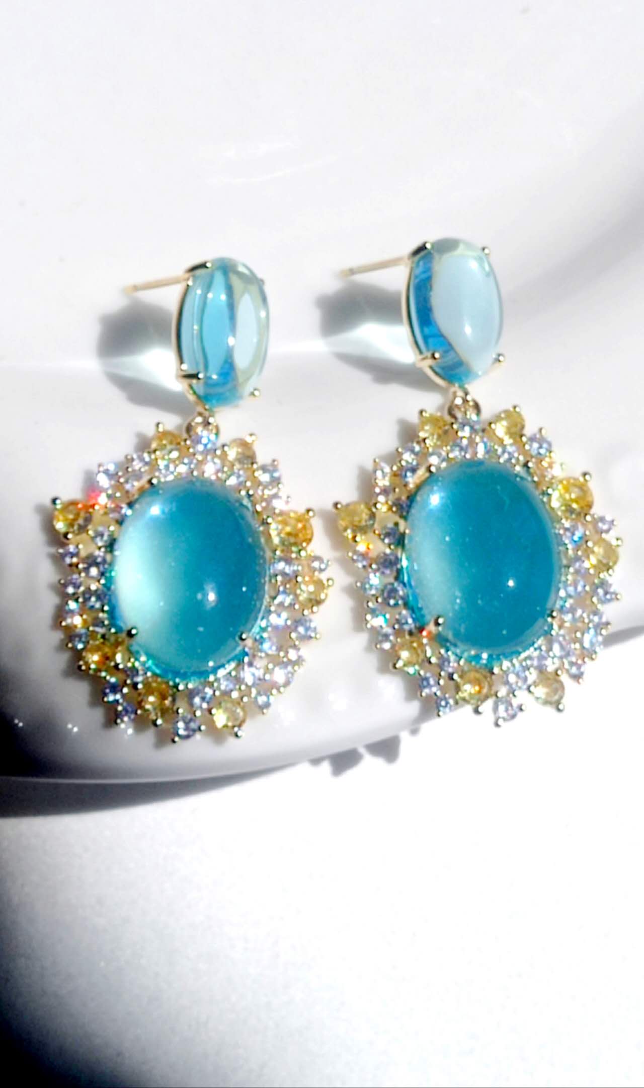 Orecchini pendenti con zircone blu acquamarina, perni in argento sterling