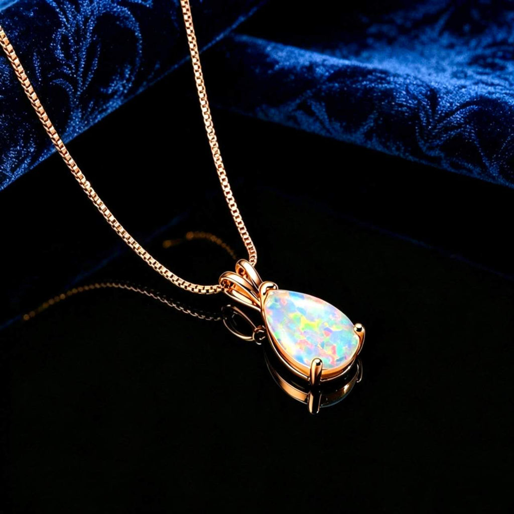 18K vergoldete Kette mit tropfenförmigem Opal