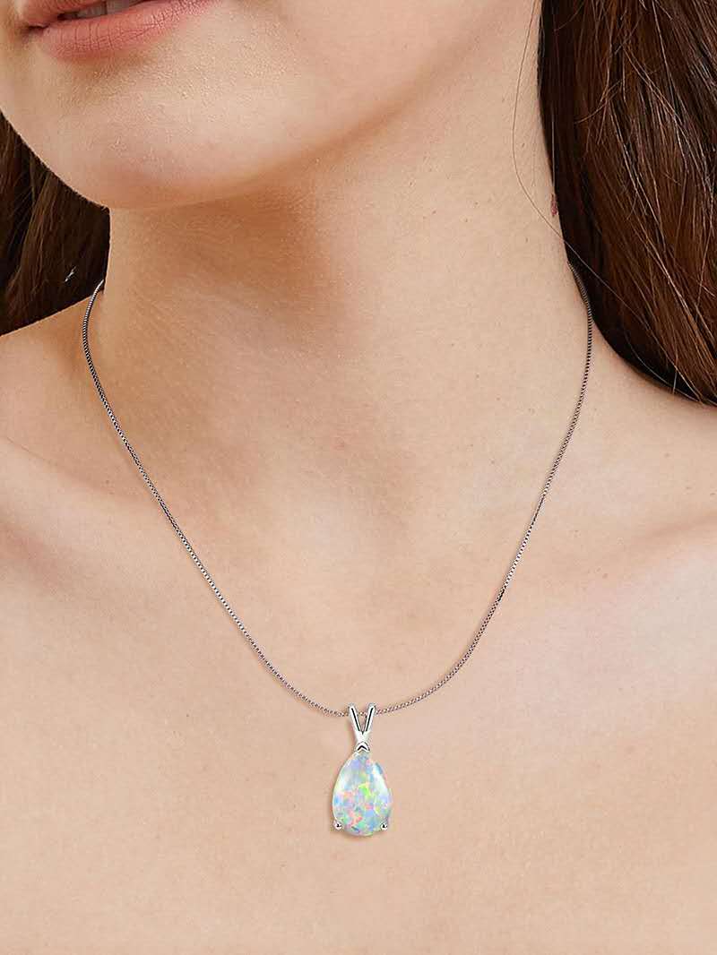 18K vergoldete Kette mit tropfenförmigem Opal