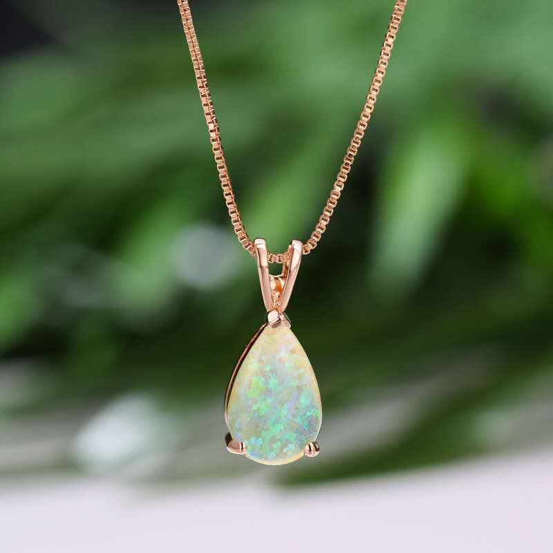 18K vergoldete Kette mit tropfenförmigem Opal