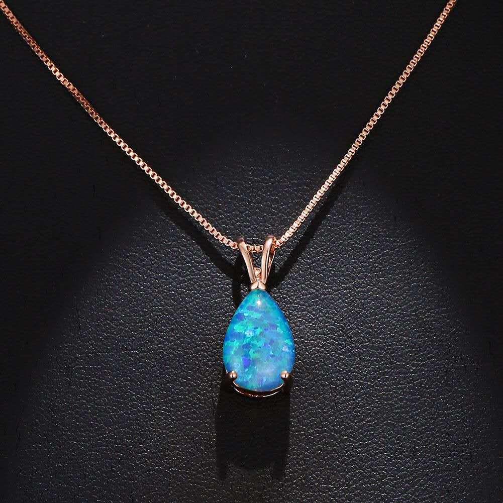 18K vergoldete Kette mit tropfenförmigem Opal