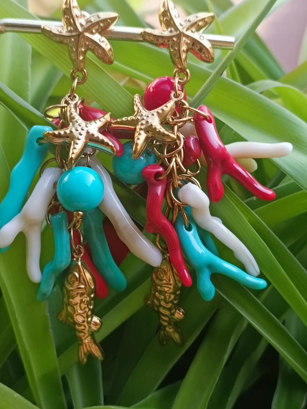 orecchini di vetro colorato forma colorato e pesce