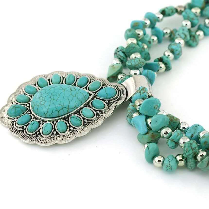 Halskette mit mehreren Strängen aus natürlichem Türkis, tropfenförmiger Türkis-Anhänger, Boho-Schmuck im Western-Stil