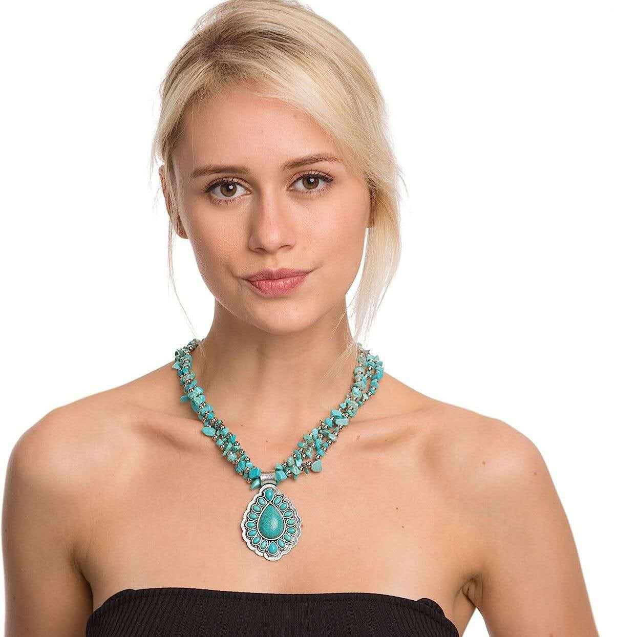 Halskette mit mehreren Strängen aus natürlichem Türkis, tropfenförmiger Türkis-Anhänger, Boho-Schmuck im Western-Stil