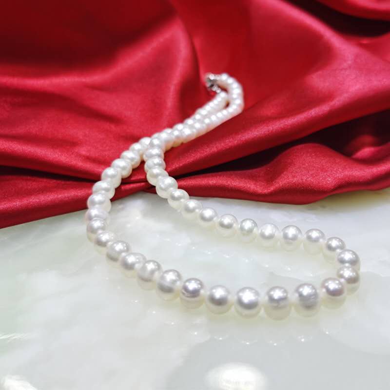 Collana perle d’acqua dolce bianche naturali, perline rotonde 7-8 mm con chiusura a moschettone, collana classica da donna