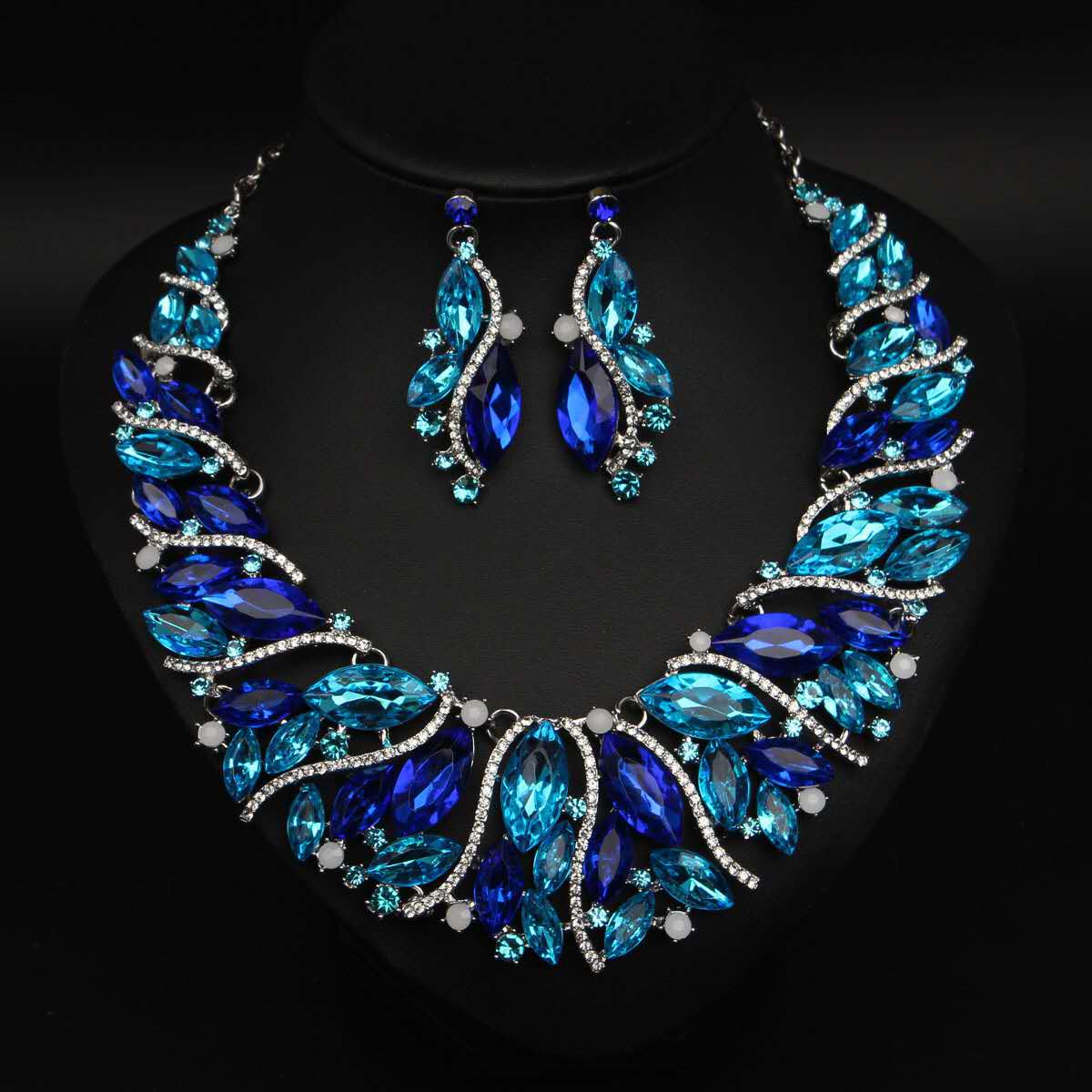 Set aus Kristallen und farbigen Zirkonia, modisch, 2 TEILE